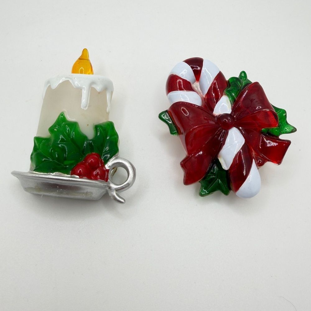 Christmas/Holiday Light up, Battery Operated‎ Candle/Candy Cane brooch/pin set!